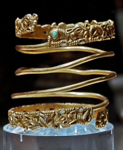 Scythian art: gold and turquoise bracelet of the Sarmatian tribe, 2nd century BC - 3rd century AD by Scythian Scythian