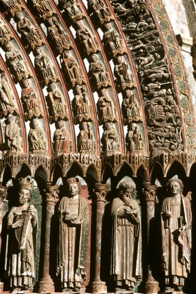 Niche and voussoir sculptures of the west portal by Spanish School