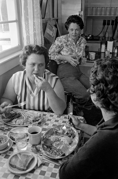 Women chat over breakfast in a diner in Oregon by Ted Spiegel