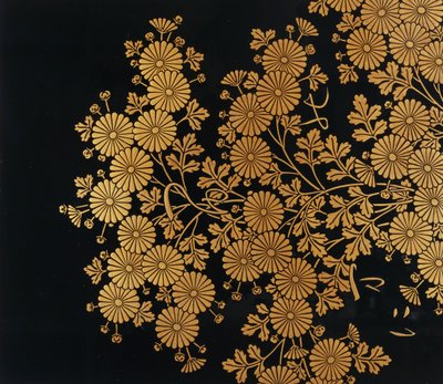 Box Decorated with Chrysanthemums by Uematsu Hobi