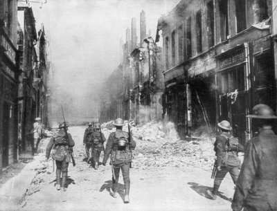 A British army patrol, Cambrai, France, First World War, 9 October 1918 by Unbekannt