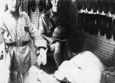 A British Officer in a Shoe Shop, Baghdad, Mesopotamia, WWI, 1918 by Unbekannt