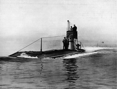 A British submarine running on the surface of the water by Unbekannt
