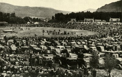 A Highland Gathering at Braemar, c1948 by Unbekannt