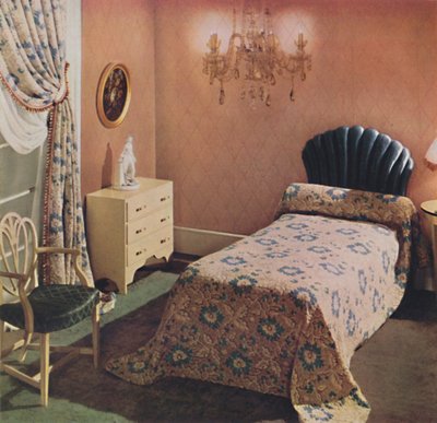 A Vantona Court Bedcover Gives a Luxurious Note to This Bedroom, 1942 by Unbekannt