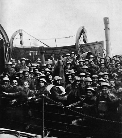 A Boat of Soldiers Rescued from Dunkirk, 1940 by Unbekannt