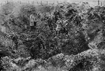A crater caused by the explosion of a mine, Western Front, 1917 by Unbekannt