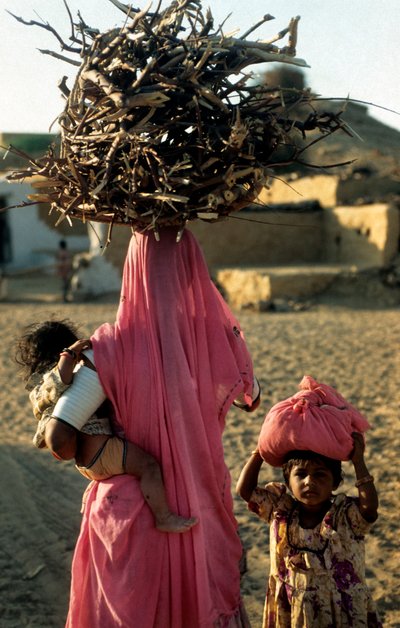 A Local Woodcutting Family from a Village in Rajasthan, India (photo) by Unbekannt