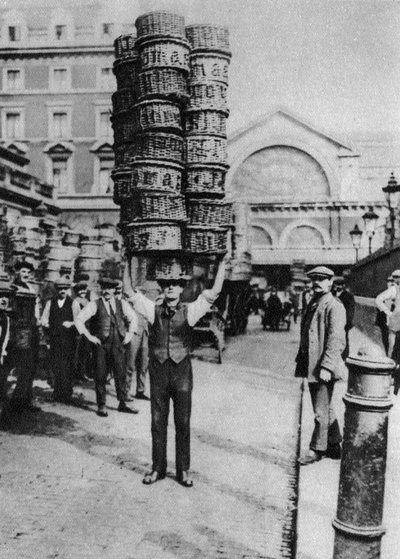 A man carrying many baskets on his head, Covent Garden, London by Unbekannt
