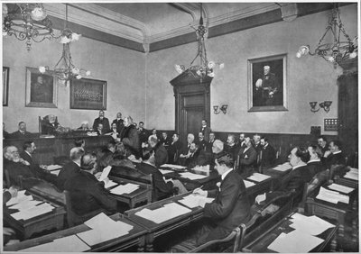 A meeting of Hammersmith Borough Council, c1903 by Unbekannt