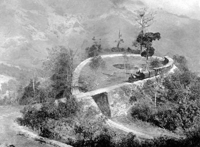 A single loop in the Darjeeling Himalayan Railway, India, c1910 by Unbekannt