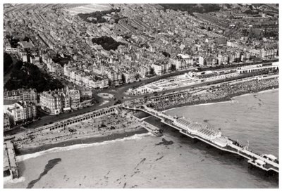 Aerial view of Brighton, Sussex, from a Zeppelin, 1931-1933 by Unbekannt
