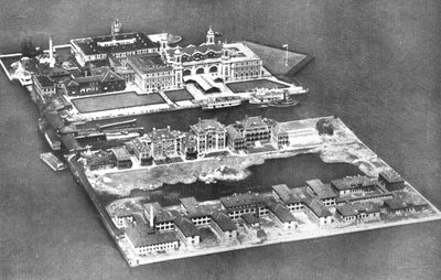 Aerial view of Ellis Island Immigration Station, New York, USA by Unbekannt