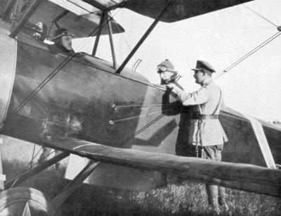 Albert I of Belgium, leaving by plane to visit the lines of the Yser by Unbekannt