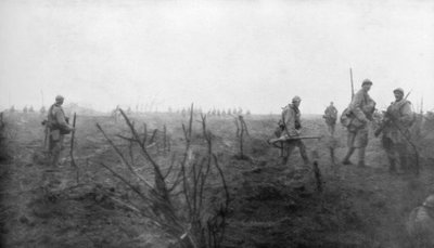 Allied Troops at the Yser Canal, Belgium by Unbekannt