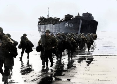 American Troops Disembark onto the Sands of Normandy by Unbekannt
