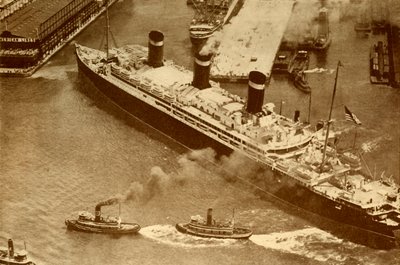 An Aerial Photograph of the Leviathan Being Towed by Small Tugs into Her Dock at New York by Unbekannt