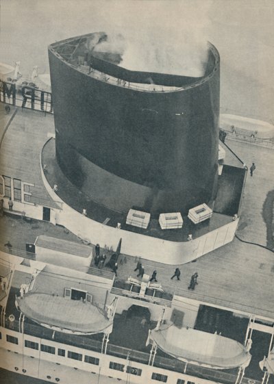 An unusual angle of the Normandies deck, 1936 by Unbekannt