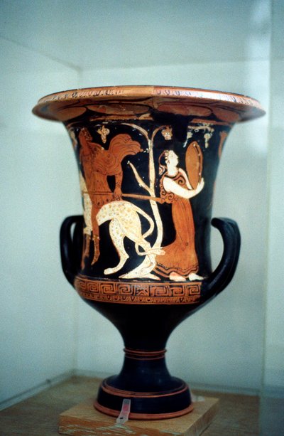 Ancient Greek vase with red figure decoration, including a female dancer by Unbekannt