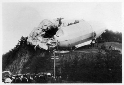 Army Zeppelin Z2 LZ5 stranded near Weilburg during a storm, Germany, 1910 by Unbekannt