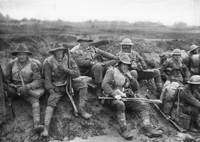 Australia in the Great War. Unidentified men of the 5th Division, 1916 by Unbekannt