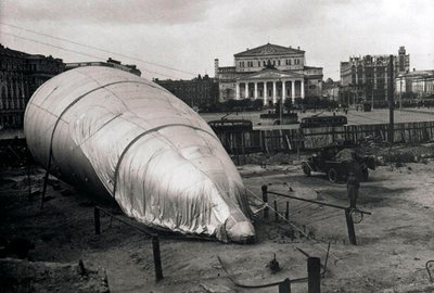 Barrage Balloon at the Bolshoi Theatre, Moscow, USSR, 1942 by Unbekannt