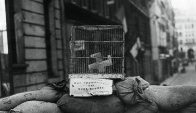 Barricade on the Rue de Chateaudun, liberation of Paris, August 1944 by Unbekannt