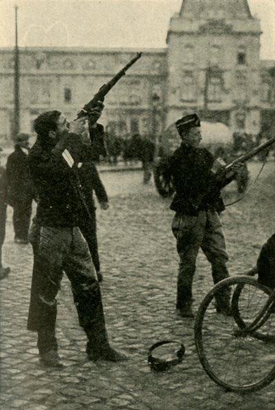 Belgian military cyclists shooting at a German plane, First World War by Unbekannt