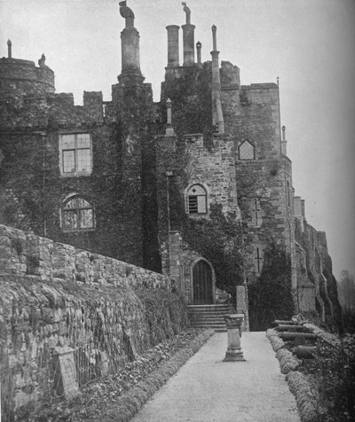 Berkeley Castle, the Seat of the Rt. Hon. Lord Fitzhardinge, c. 1913 by Unbekannt