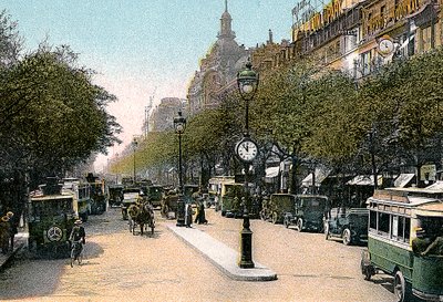 Boulevard des Italiens, Paris, with cars and motor buses on the street, c1900 by Unbekannt