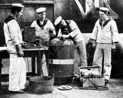 British Sailors Wiring a Mine, First World War by Unbekannt