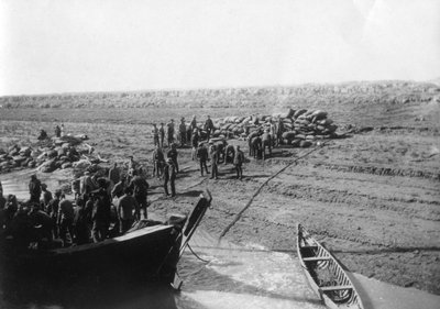 British Troops Unloading Dates on the Shore of the Tigris River by Unbekannt