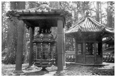 Bronze Lantern from Korea and Candelabrum from Holland, Japan, 1904 by Unbekannt