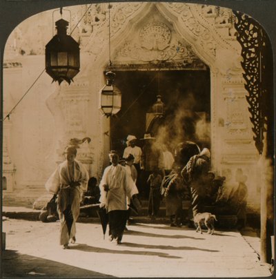 Burmese Ladies on Their Way to the Bazaar, Mandalay, Burma, 1907 by Unbekannt