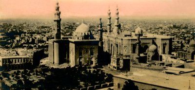 Cairo: General view and Sultan Hassan Mosque, c1918-c1939 by Unbekannt