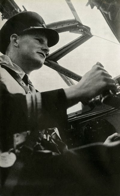 Captain Gilbert Rae, BOAC Mosquito Pilot, World War II, c. 1939-1944 by Unbekannt