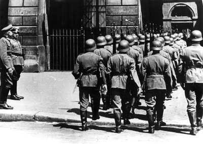 Changing of the guard at the German headquarters in occupied Paris, June 1940 by Unbekannt