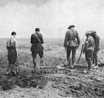 Chaplain conducting burial service in the field while burial party pay their respects, c1916 by Unbekannt