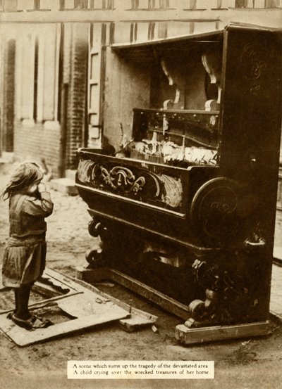 Child with damaged piano after an air raid made her homeless, First World War, 1918, 1935 by Unbekannt