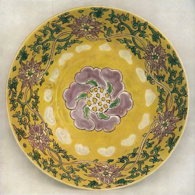 Chinese Enamel-Painted Porcelain Bowl, Chia Ching Period by Unbekannt