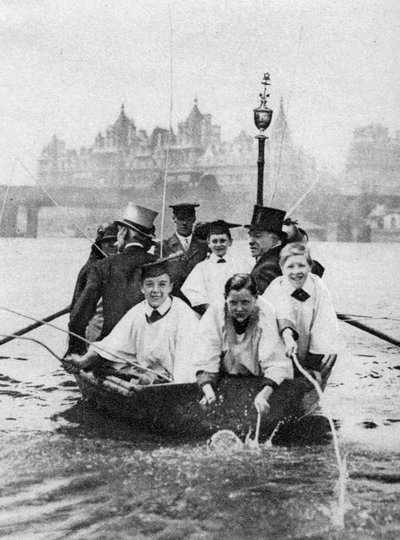 Choirboys of St Clement Danes beating the boundary-marks on the Thames, London by Unbekannt