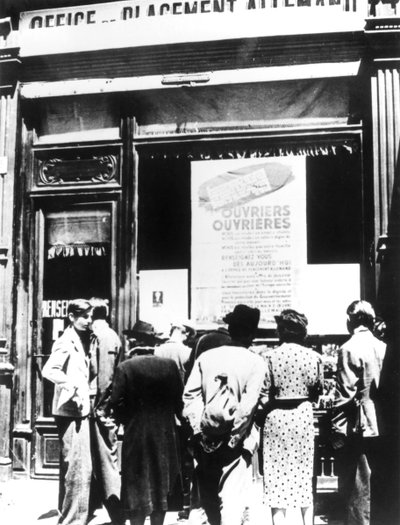 Citizens of Paris outside a German labour recruitment office, 1940-1944 by Unbekannt