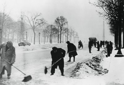 Clearing Snow on the Champs Elysees, German-occupied Paris, Winter by Unbekannt