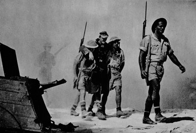 Close-up of a great battle. The Australians are bringing in a wounded prisoner, 1942 by Unbekannt