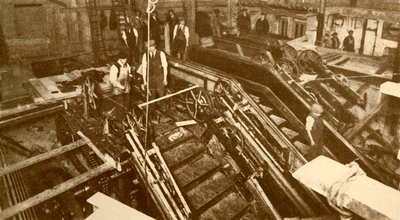 Constructing Escalators at the Bank Station, London by Unbekannt