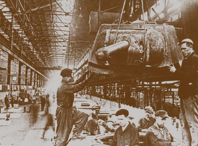 Construction of the T-34 Tanks at the Kirov Factory in Chelyabinsk by Unbekannt