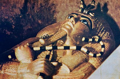 Cover of the coffin of Tutankhamen, burial chamber, tomb of Tutankhamen, Thebes, 18th Dynasty by Unbekannt