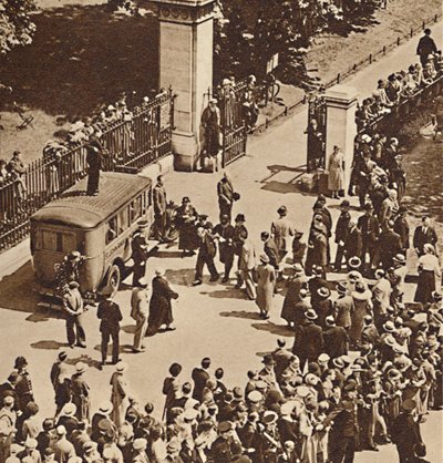 Crowd watches the arrested man taken to police van by Unbekannt