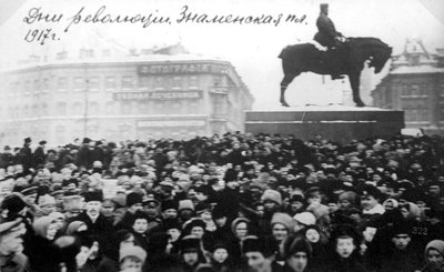 Crowds on Znamenskaya Square, Petrograd, Russia, February Revolution by Unbekannt