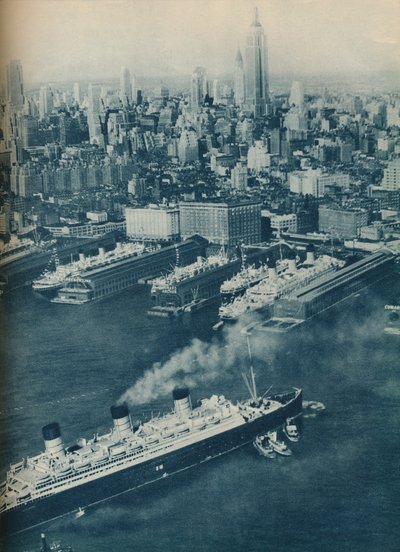 Cunard White Star Liner Berengaria, Approaching Cunard Pier by Unbekannt